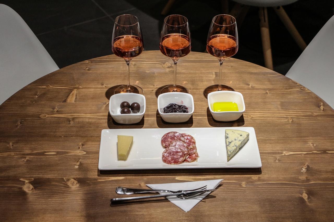 Wine Hotel Chisinau Ngoại thất bức ảnh